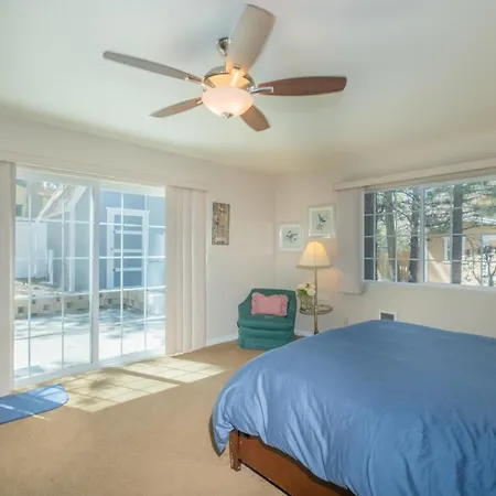 Glenview Getaway - Cozy Farm House! Walking Distance To The Lake!